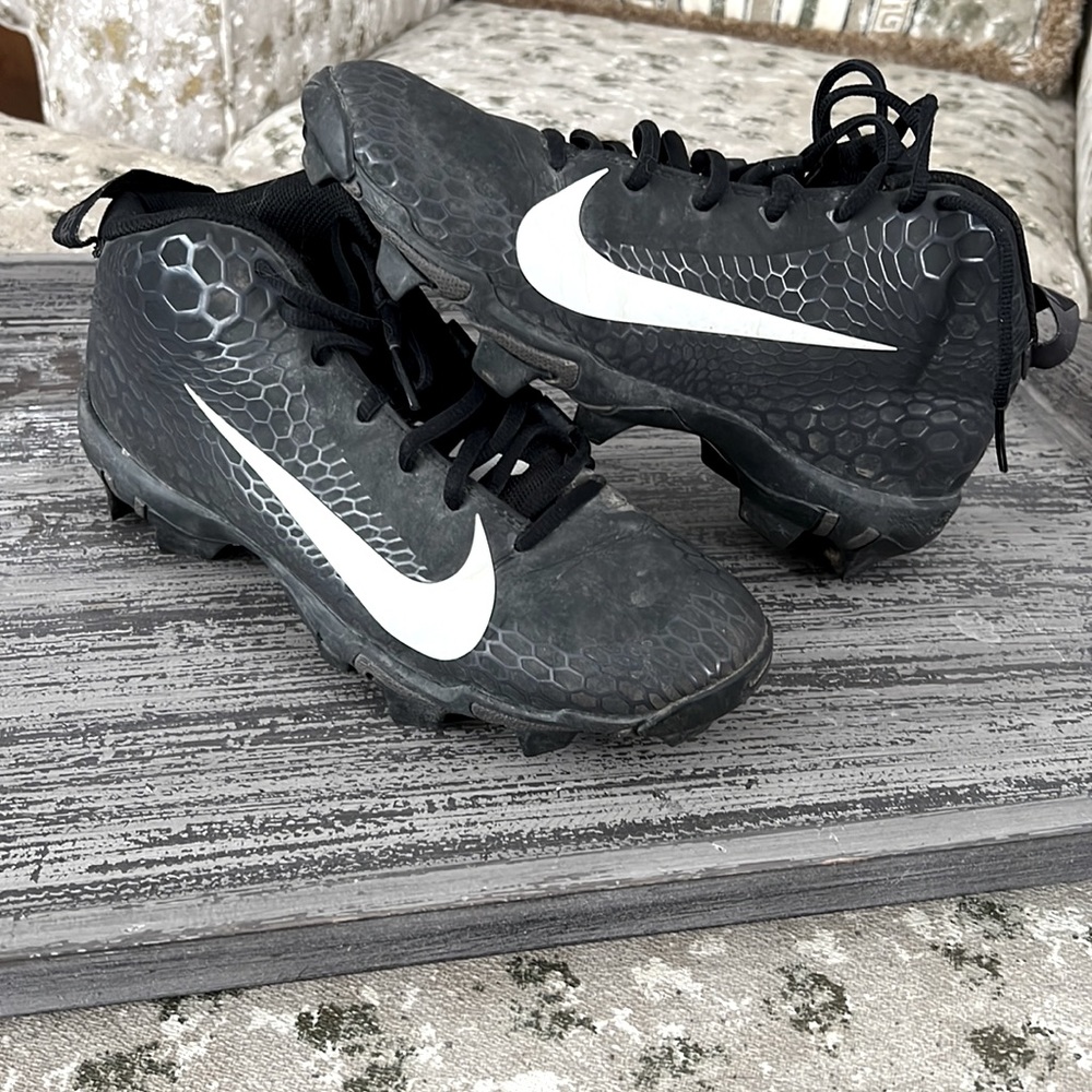 Boys baseball cleats